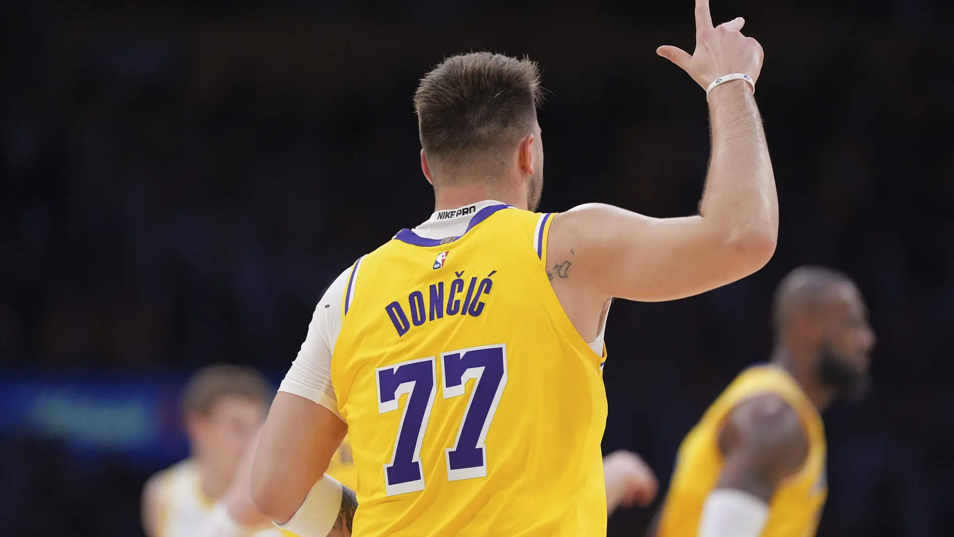 Luka Doncic debuta con los Lakers